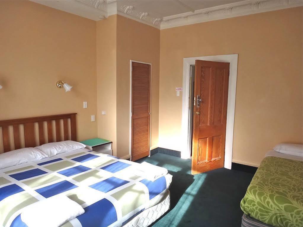 Kiwis Nest Backpackers And Budget Accommodation Dunedin Eksteriør bilde